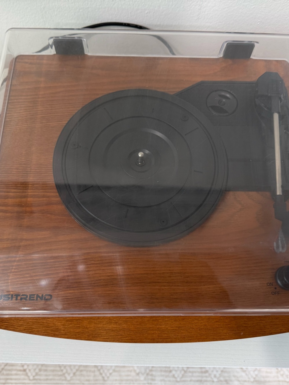 Vintage-Style Wood Finish Turntable Record Player - Black Platter